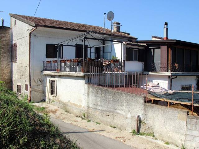 Rustico in vendita a Melizzano, Campania