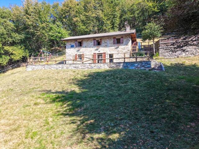 Rustico in vendita a Loveno, Menaggio