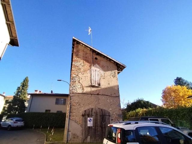 Rustico in vendita a Novate Brianza, Merate