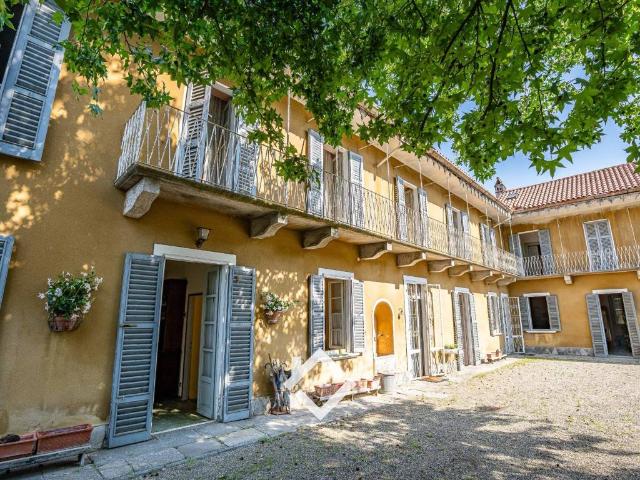 Rustico in vendita a Mercallo, Lombardia