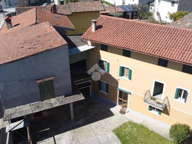 Rustico in vendita a Mereto Di Tomba, Friuli-Venezia Giulia