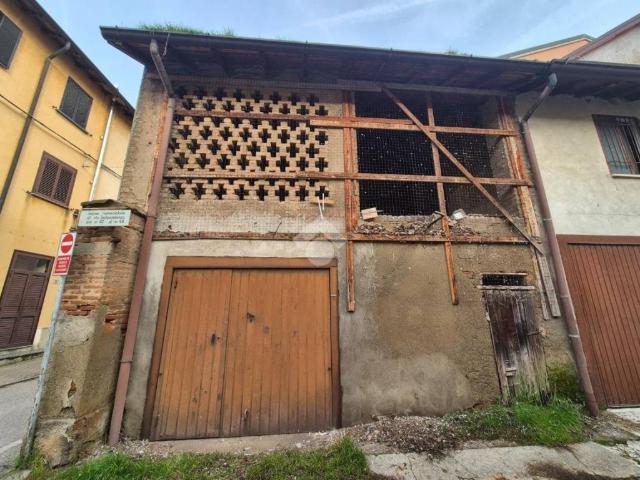 Rustico in vendita a Mezzago, Lombardia