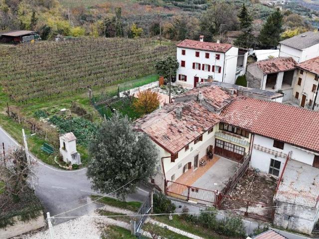 Rustico in vendita a Mezzane Di Sotto, Veneto