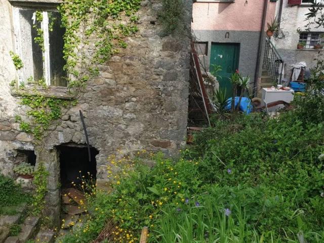 Rustico in vendita a Mezzanego, Liguria