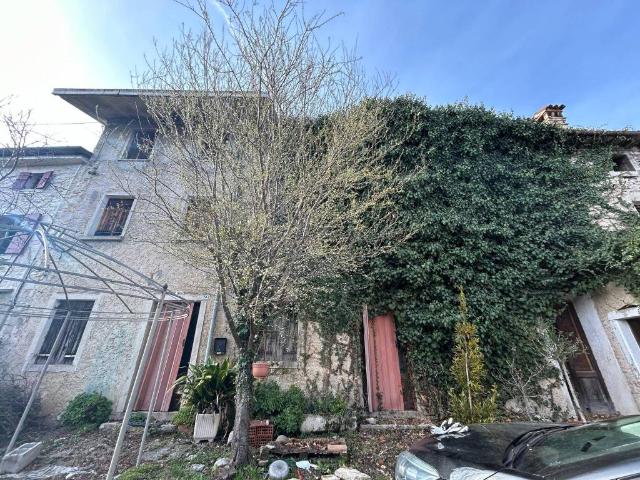 Rustico in vendita a Miane, Veneto