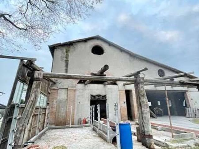 Rustico in vendita a Baggiovara, Modena