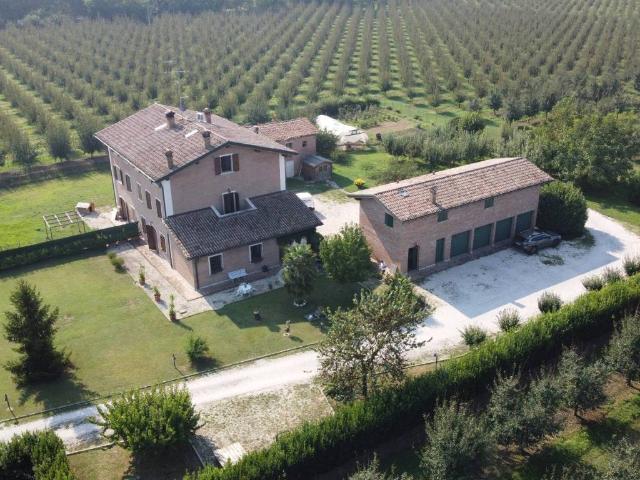 Rustico in vendita a Buon Pastore-Sant'Agnese-San Damaso, Modena