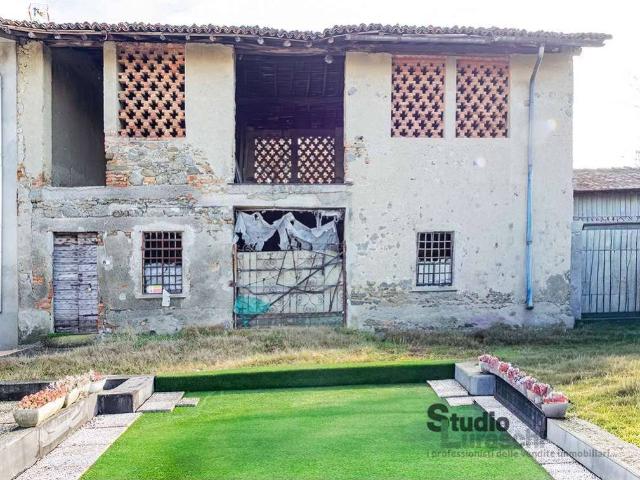 Rustico in vendita a Molteno, Lombardia