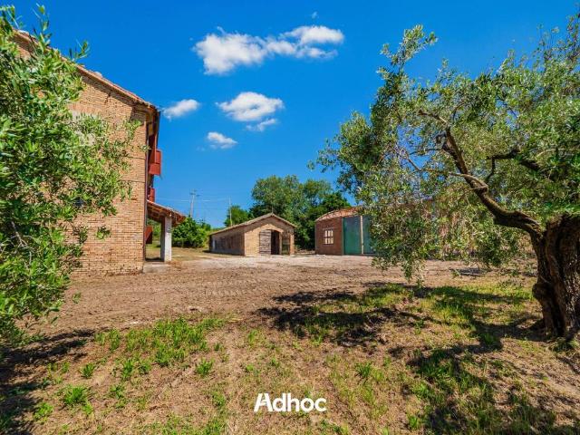 Rustico in vendita a Mombaroccio, Pesaro e Urbino