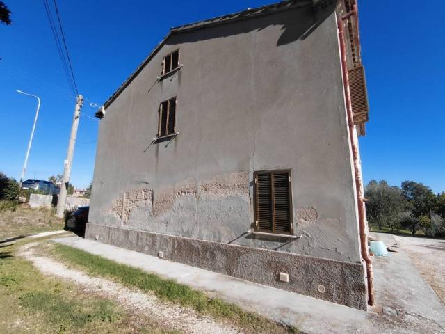 Rustico in vendita a Ca' Agostini, Mombaroccio