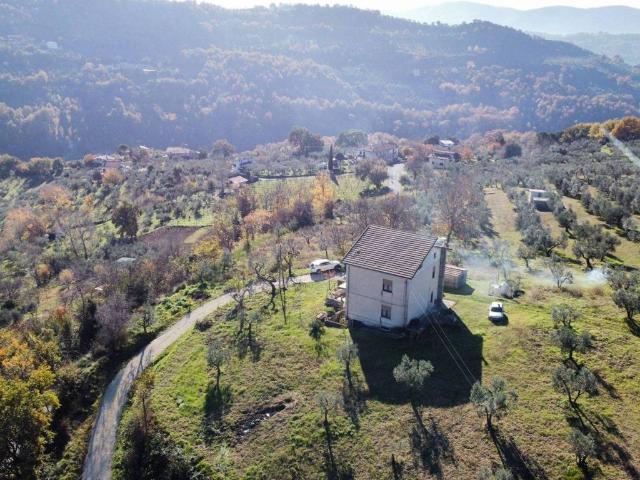 Rustico in vendita a Mompeo, Lazio
