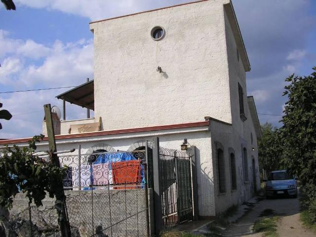 Rustico in vendita a Mondragone, Campania