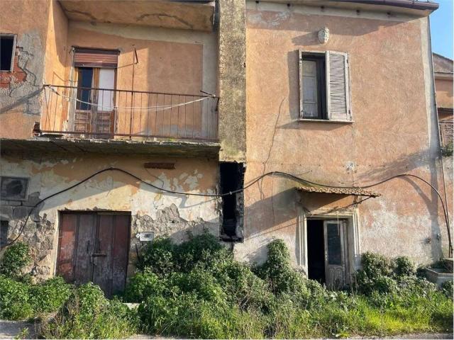 Rustico in vendita a Mondragone, Campania