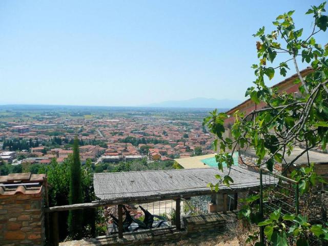 Rustico in vendita a Montevettolini, Toscana