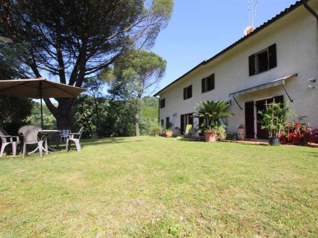 Rustico in vendita a Montevettolini, Toscana