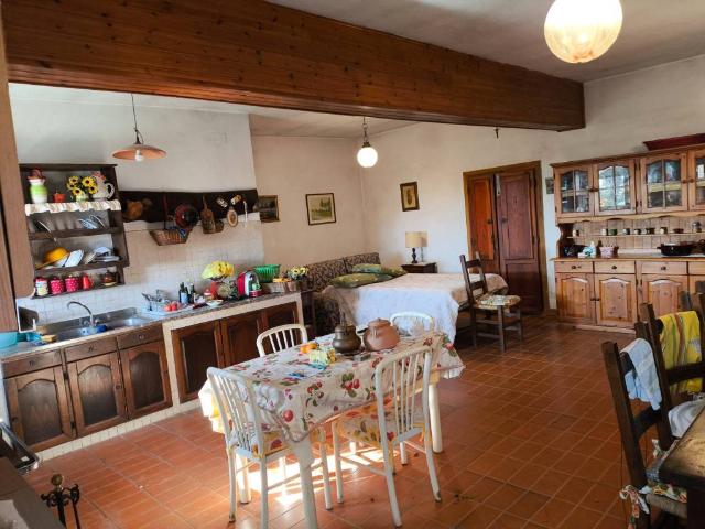 Rustico in vendita a Montevettolini, Toscana