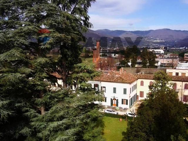 Rustico in vendita a Montale, Toscana