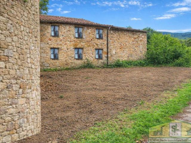 Rustico in vendita a Tobbiana, Montale