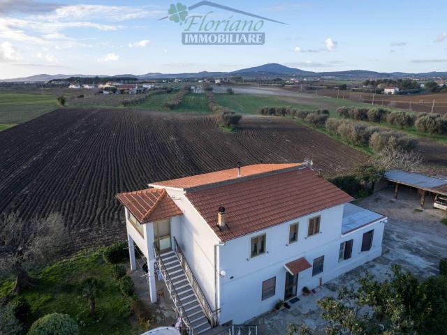 Rustico in vendita a Pescia Romana, Montalto di Castro