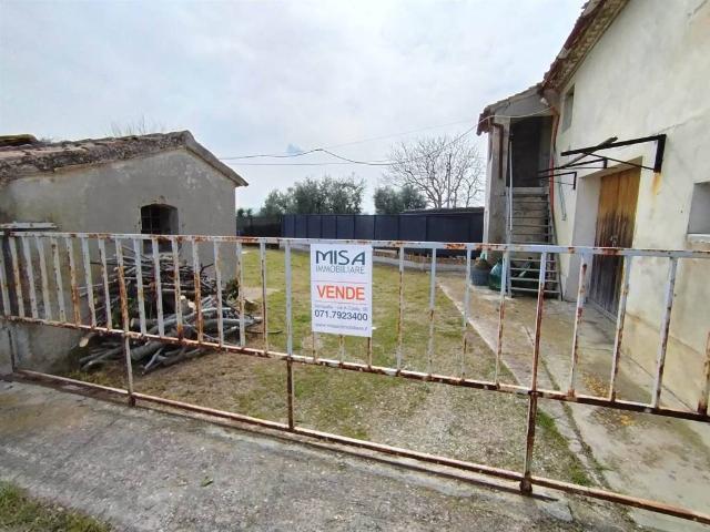 Rustico in vendita a Trecastelli, Marche