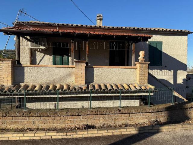 Rustico in vendita a Montebello Di Bertona, Abruzzo