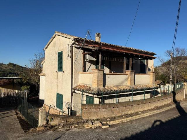 Rustico in vendita a Montebello Di Bertona, Abruzzo