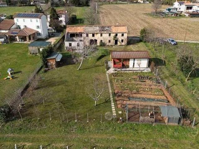 Rustico in vendita a Fonte, Montebelluna