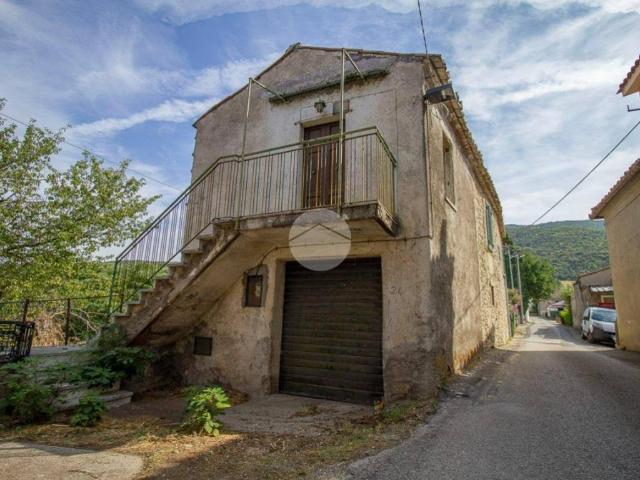 Rustico in vendita a Montebuono, Lazio