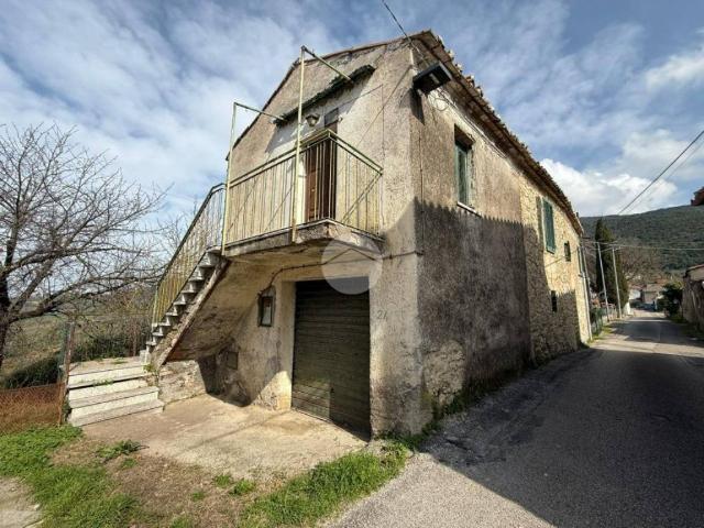 Rustico in vendita a Montebuono, Lazio