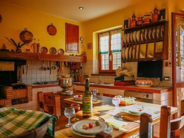 Rustico in vendita a Montecarlo, Toscana