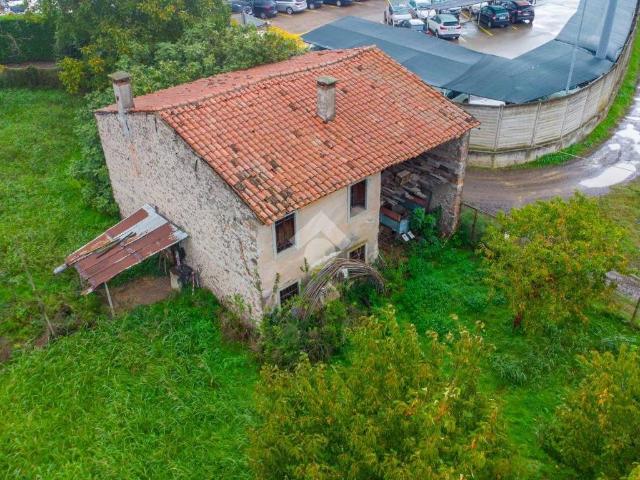 Rustico in vendita a Montecchia Di Crosara, Veneto