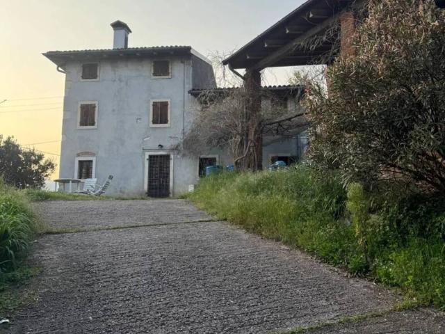 Rustico in vendita a Montecchia Di Crosara, Veneto