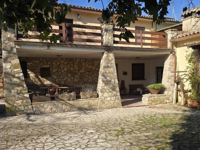 Rustico in vendita a Montecchio, Umbria