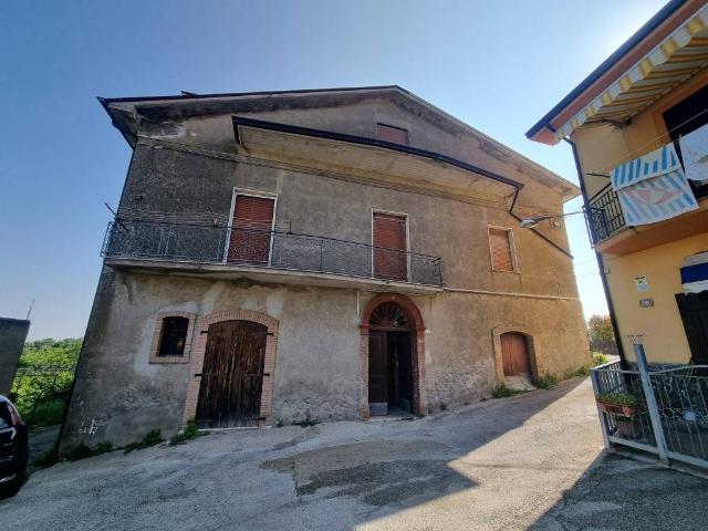 Rustico in vendita a Montefalcione, Campania