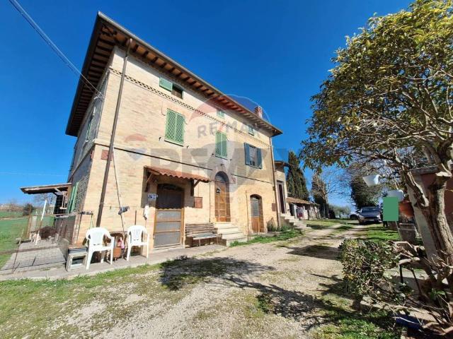 Rustico in vendita a Montefalco, Umbria