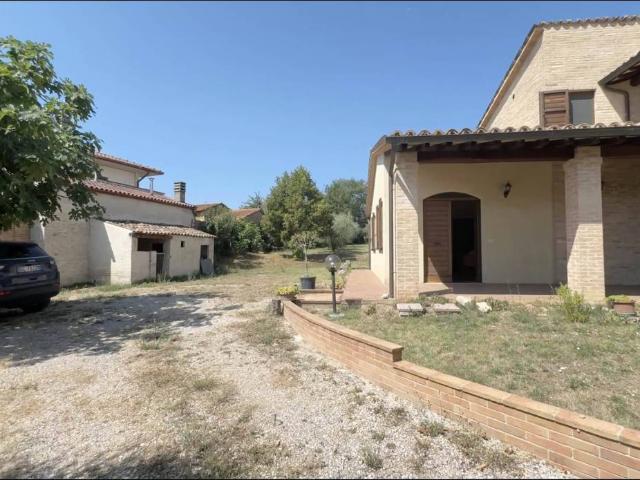 Rustico in vendita a Montefalco, Umbria