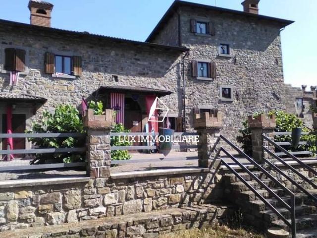 Rustico in vendita a Unione dei comuni del Distretto Ceramico, Montefiorino
