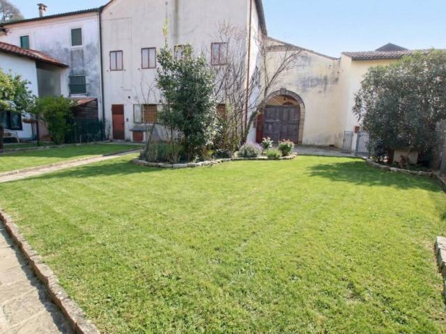 Rustico in vendita a Montegalda, Veneto