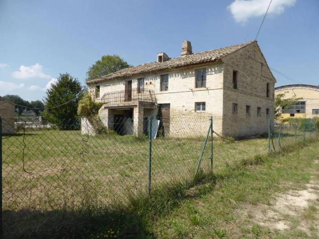 Rustico in vendita a Piane di Montegiorgio, Montegiorgio
