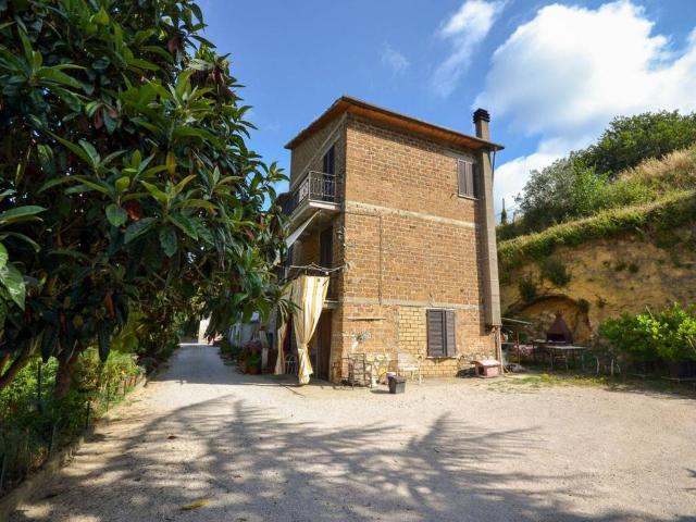 Rustico in vendita a Santa Maria, Monteleone D'orvieto