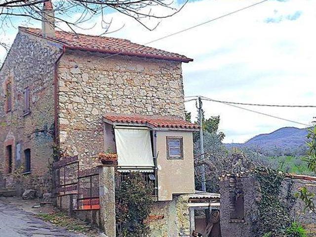 Rustico in vendita a Monteleone Sabino, Lazio