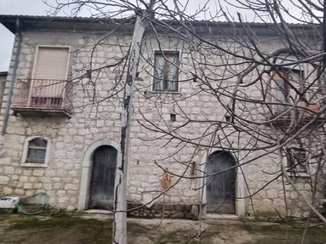 Rustico in vendita a Montemarano, Campania