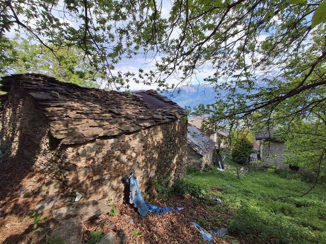 Rustico in vendita a Montemezzo, Lombardia