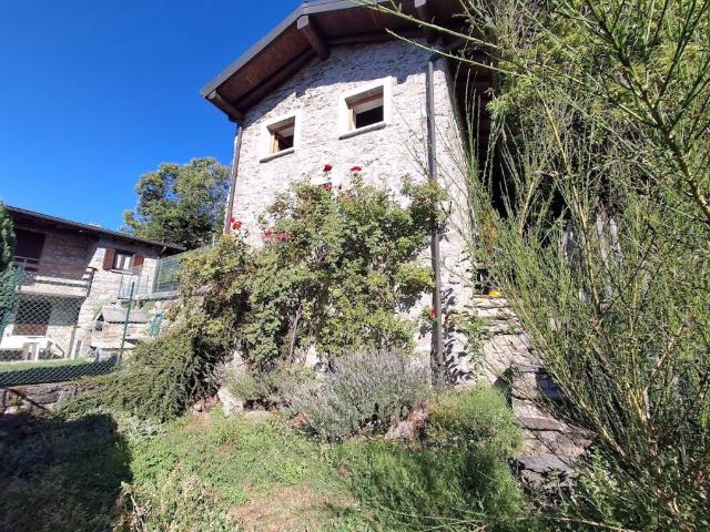 Rustico in vendita a Montemezzo, Lombardia