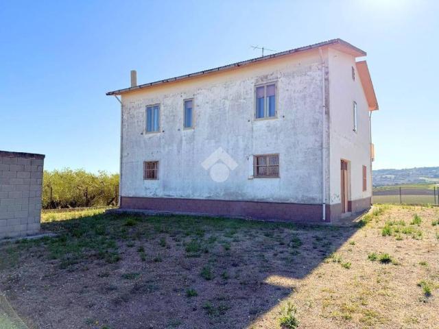 Rustico in vendita a Montenero di Bisaccia, Molise