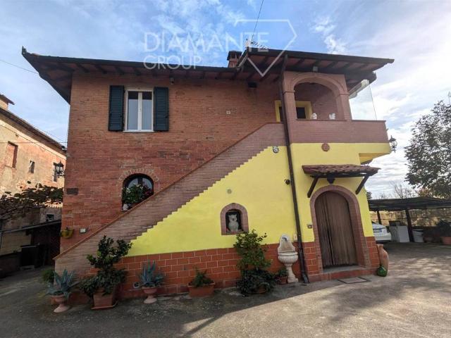 Rustico in vendita a Acquaviva, Abbadia Di Montepulciano
