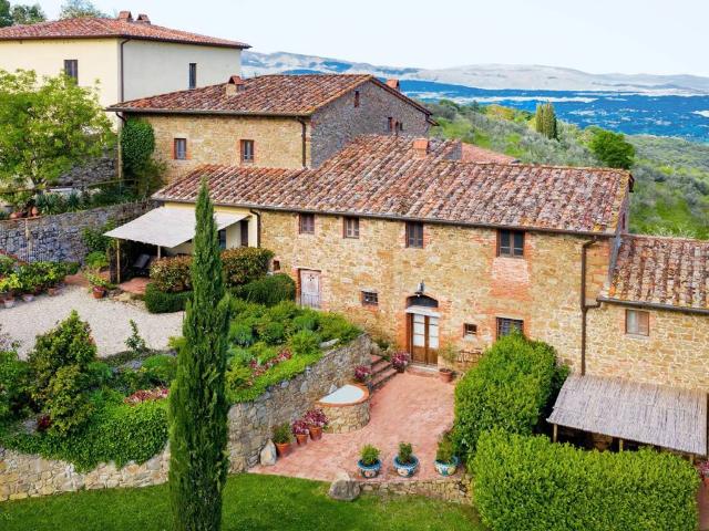 Rustico in vendita a Noferi-Lavatoio, Montevarchi