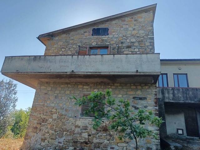 Rustico in vendita a Monteverdi Marittimo, Toscana