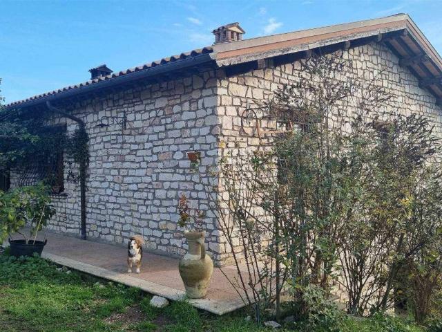 Rustico in vendita a Case Nuove, Montopoli Di Sabina