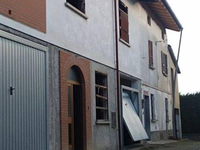 Rustico in vendita a Montù Beccaria, Lombardia